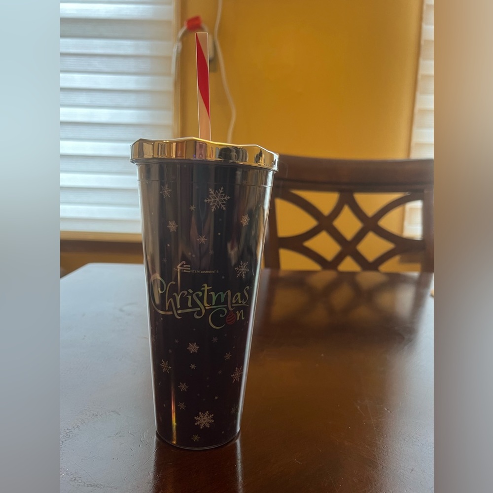 That’s 4 Entertainment Christmas Con Blue & Silver Tumbler Cup with Straw